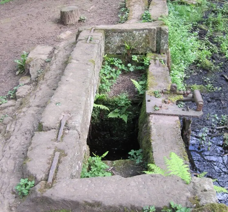 holme_what_03 A small part of the shuttle mechanism survives on the Holme Head mill dam overflow. Photo: Sue Shaw May 2014.