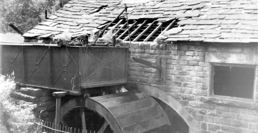Nether Cut wheel+pentrough_1954_PS-y01449_R Pentrough and waterwheel at the derelict Nether Cut Wheel in 1954. Sheffield City Council, Libraries Archives and Information: www.picturesheffield.com Image y01449.